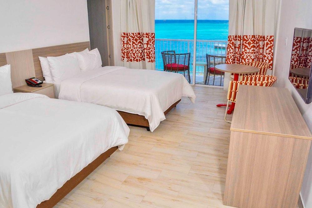 Grand Decameron Cornwall Beach, A Trademark All-Inclusive Resort Montego Bay Exterior photo