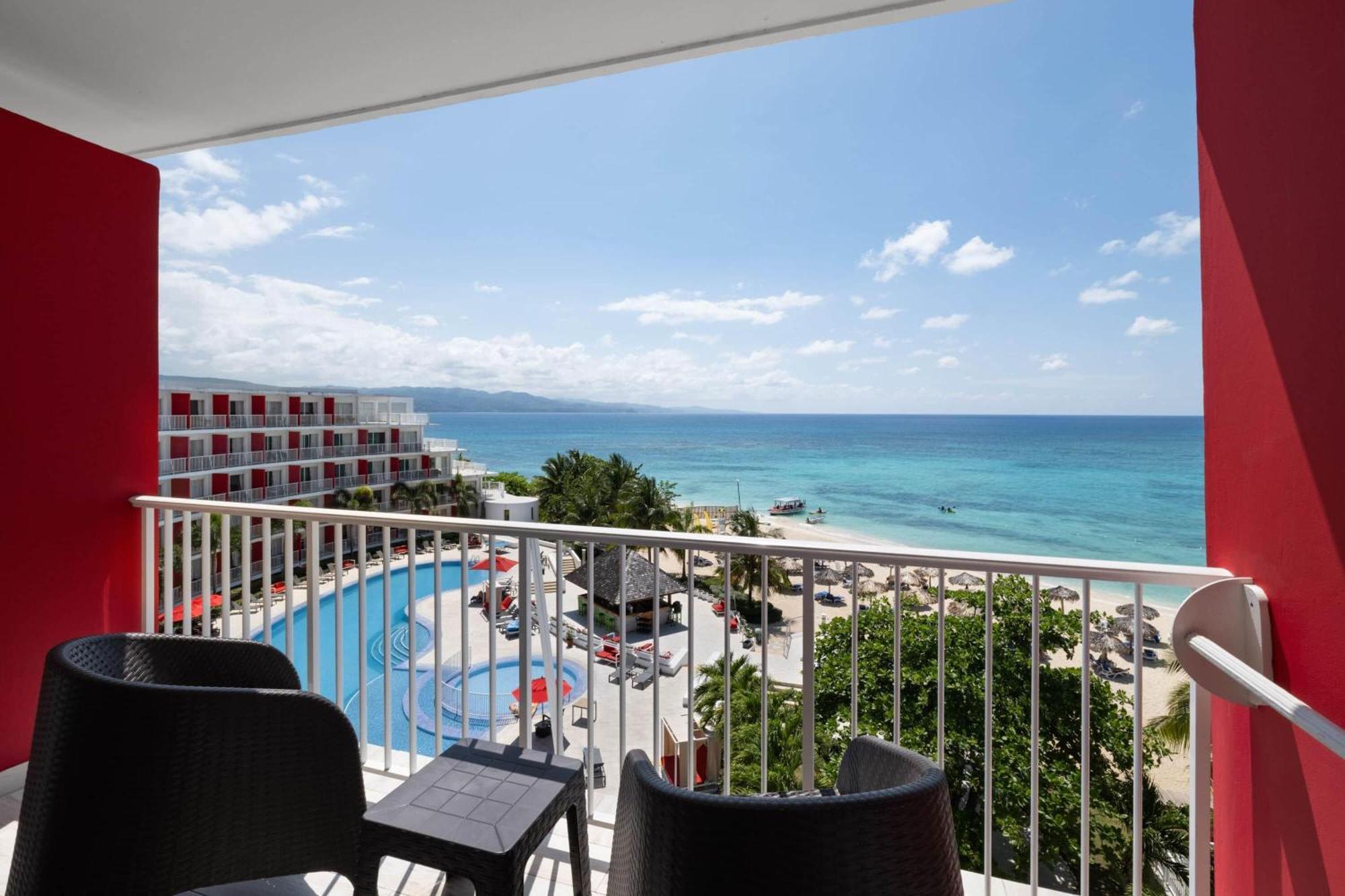 Grand Decameron Cornwall Beach, A Trademark All-Inclusive Resort Montego Bay Exterior photo
