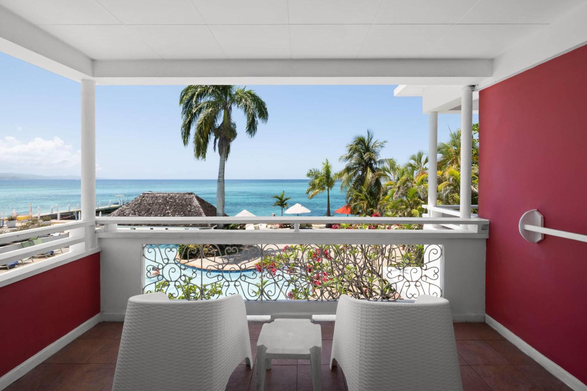Grand Decameron Cornwall Beach, A Trademark All-Inclusive Resort Montego Bay Exterior photo