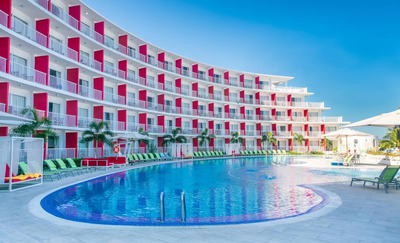 Grand Decameron Cornwall Beach, A Trademark All-Inclusive Resort Montego Bay Exterior photo