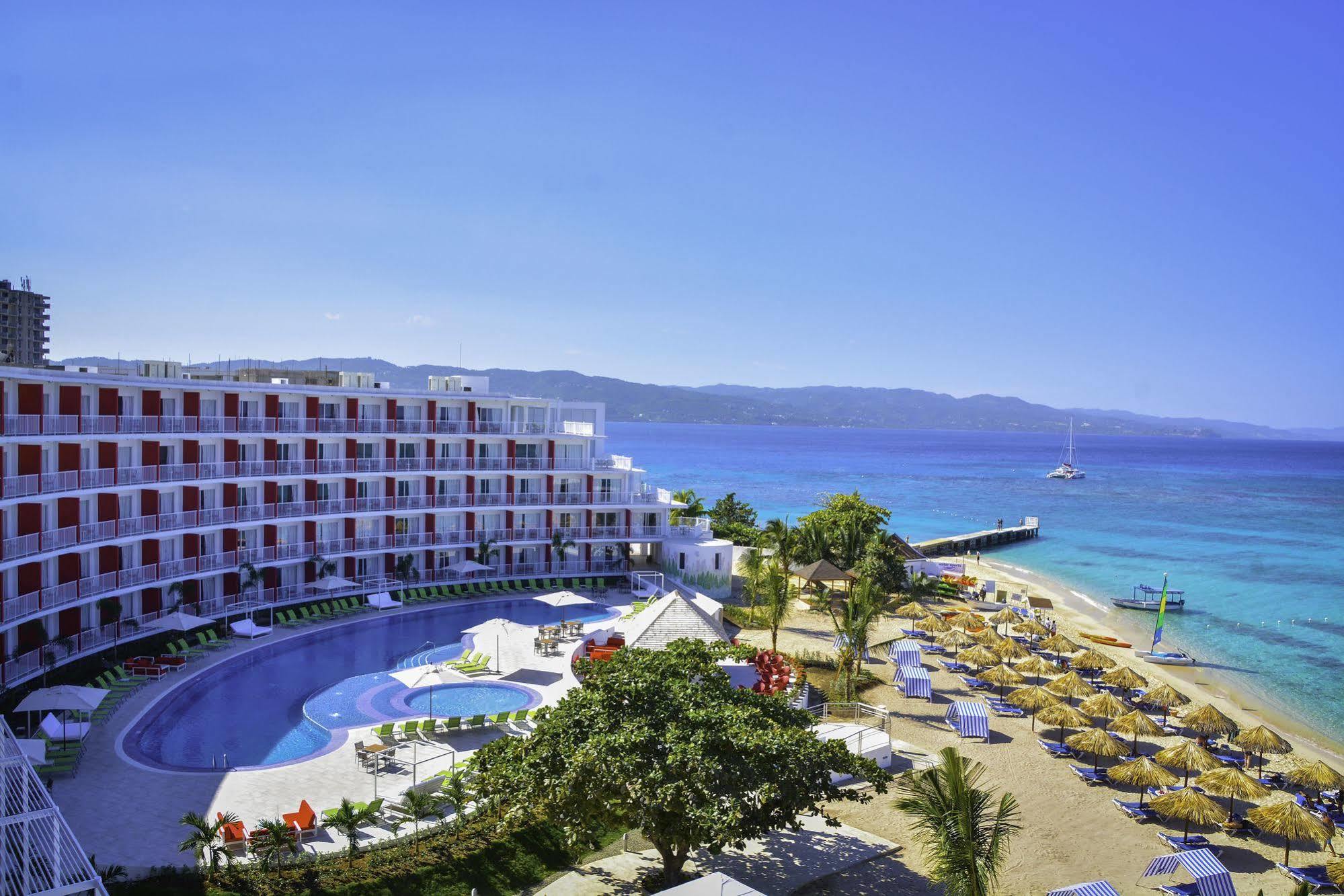 Grand Decameron Cornwall Beach, A Trademark All-Inclusive Resort Montego Bay Exterior photo